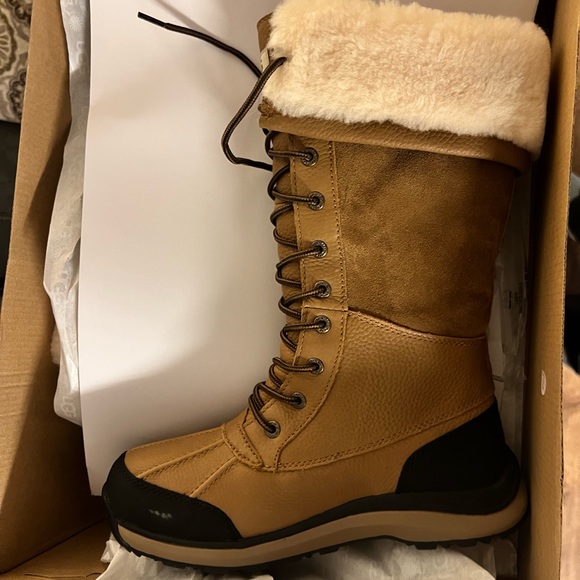 Ugg Adirondack Boots sz 9 - Picture 2 of 6